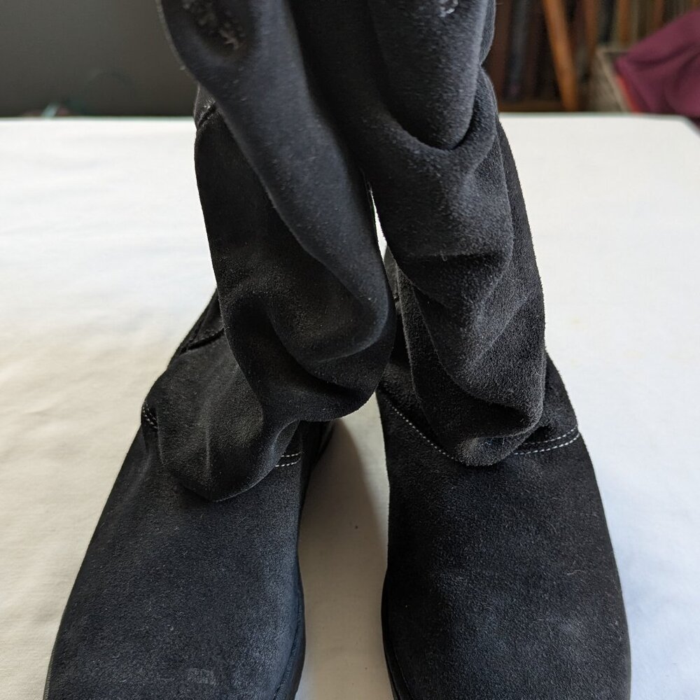 Nike women's black suede boots. Size 6 - Picture 4 of 5